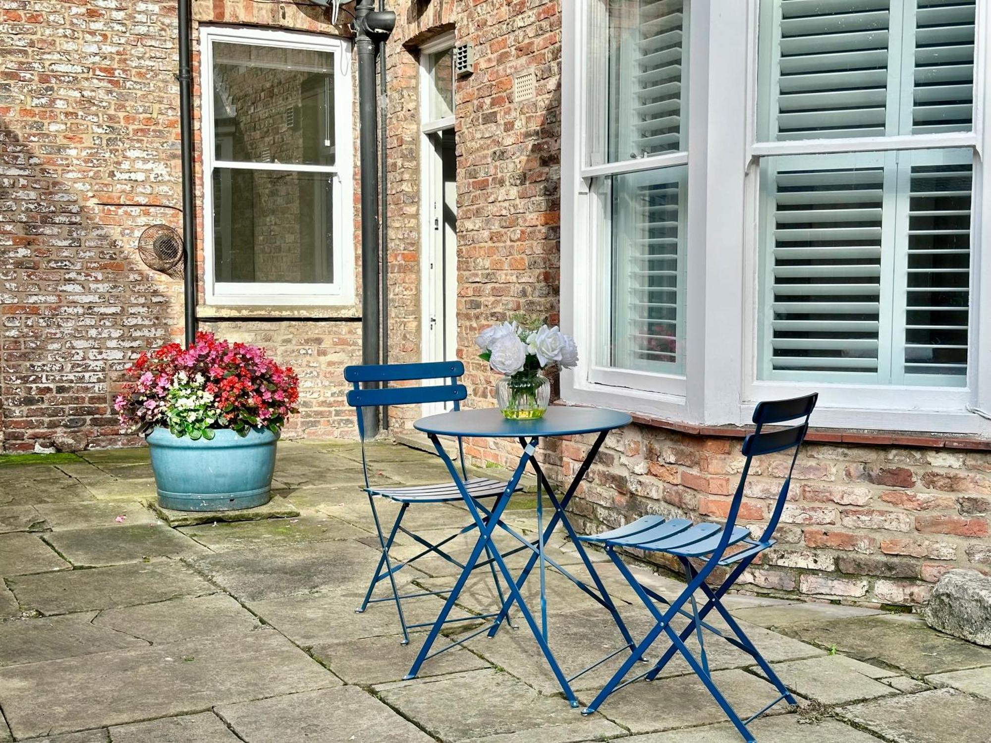 Gillygate Nest With Free Allocated Parking York Exterior foto